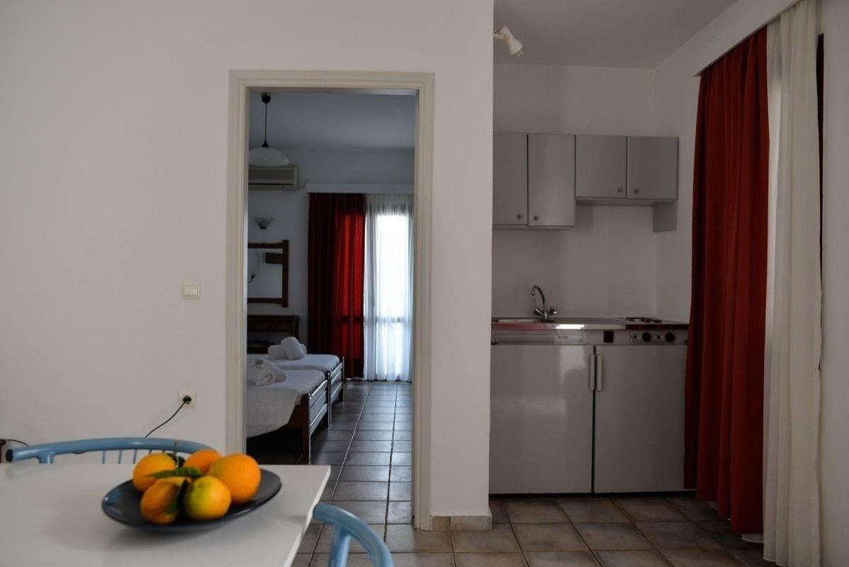 Eva Suites & Apartments Agia Marina Eksteriør billede