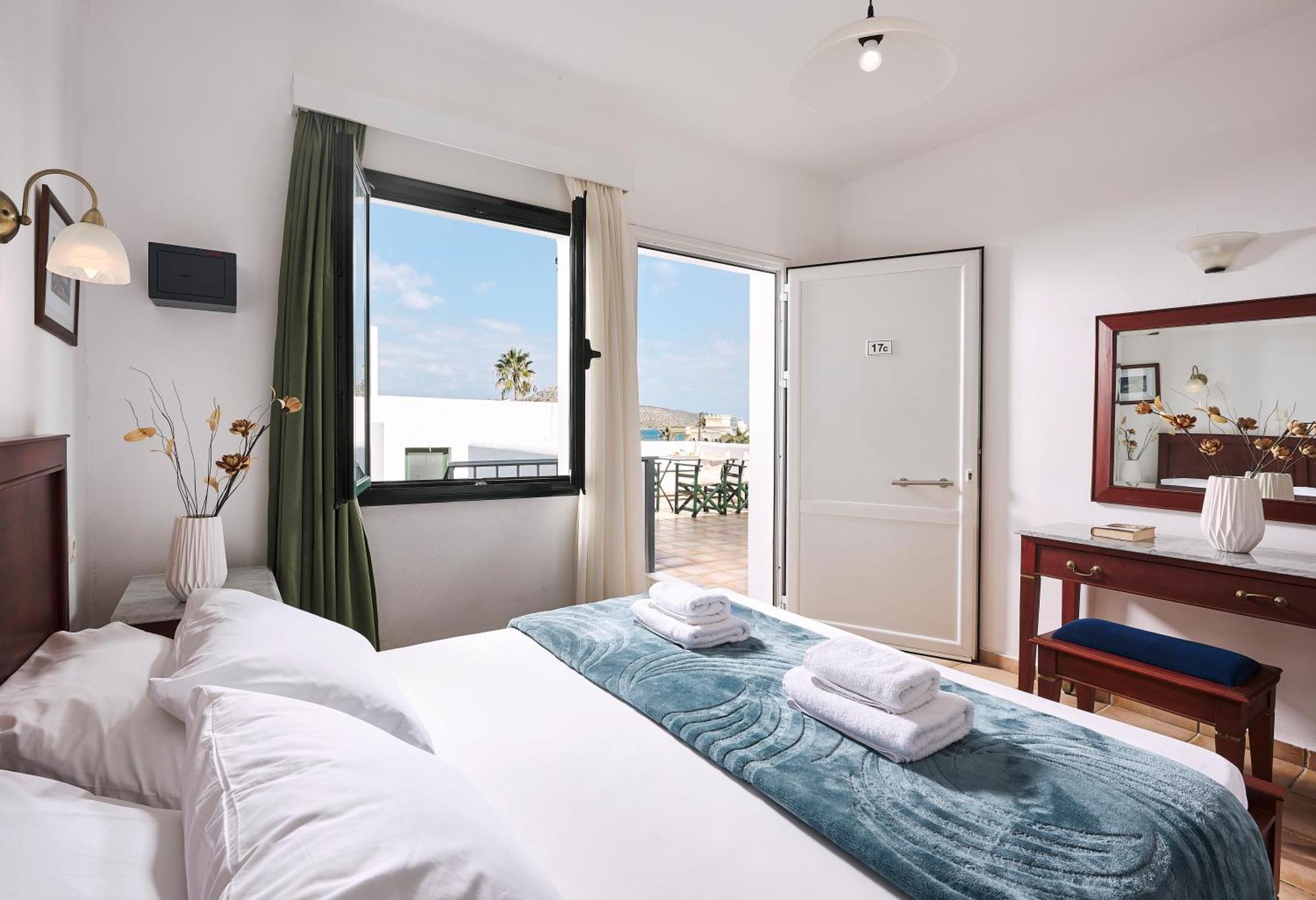Eva Suites & Apartments Agia Marina Eksteriør billede